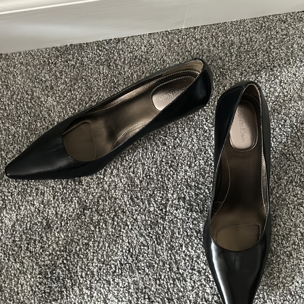 Beautiful black pump - Picture 2 of 4